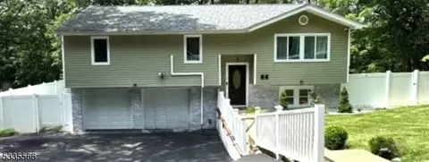 46 Oklahoma Trl, Hopatcong, NJ 07843