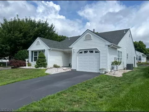 2 Mayapple Dr, Brick Twp, NJ 08724