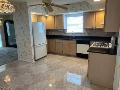 2 Mayapple Dr, Brick Twp, NJ 08724 photo 9