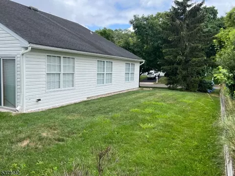 2 Mayapple Dr, Brick Twp, NJ 08724 photo 4
