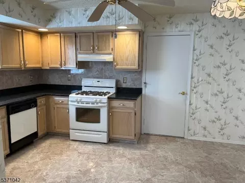 2 Mayapple Dr, Brick Twp, NJ 08724 photo 12