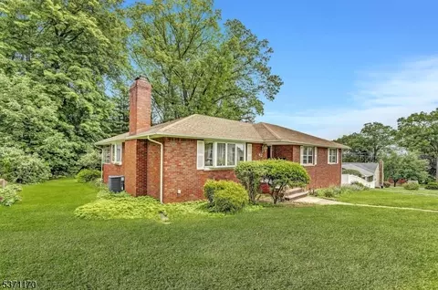 42 Cecilia Dr, Wayne, NJ 07470