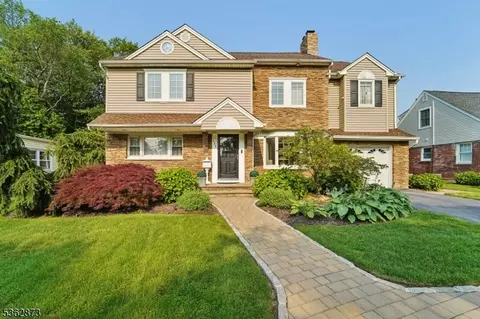 111 Thornbury Ave, Glen Rock, NJ 07452