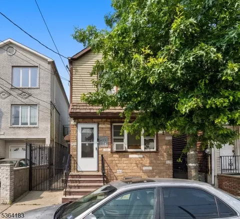 97 Saint Charles St, Newark, NJ 07105