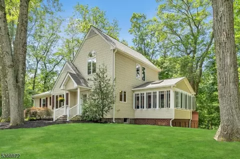 10 Foxcroft Rd, Denville, NJ 07834