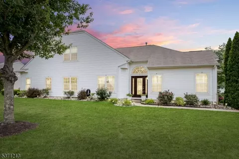 2 Moet Ct, Manchester Township, NJ 08759