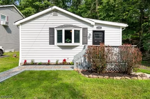 115 Dartmouth Trl, Hopatcong, NJ 07843
