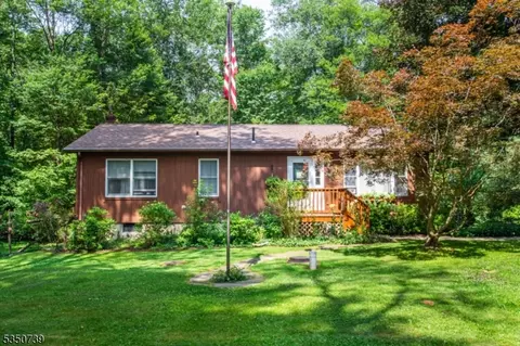 1 Edwards Dr, Sandyston, NJ 07826