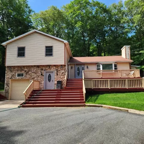 75 Weaver Rd, West Milford, NJ 07480