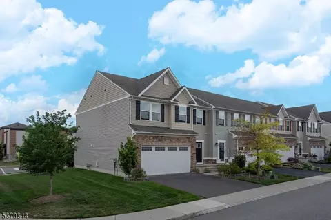 16 Cypress Ln, Sparta, NJ 07871