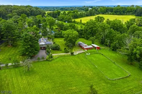 55 Union Grove Rd, Gladstone, NJ 07934