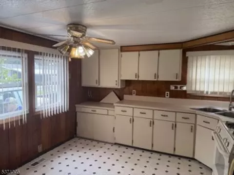 93 Mount Pleasant Avenue C2 #C2, Dover, NJ 07801 photo 2
