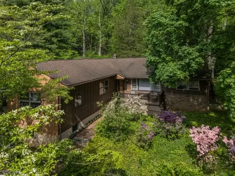 14 Sky View Garden Rd, Lebanon, NJ 08833