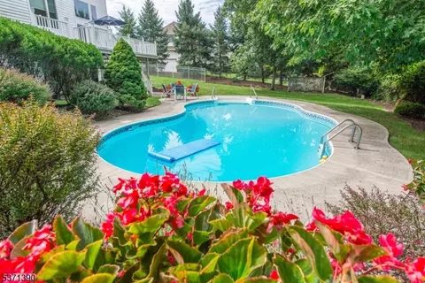 24 Doremus Dr, Towaco, NJ 07082