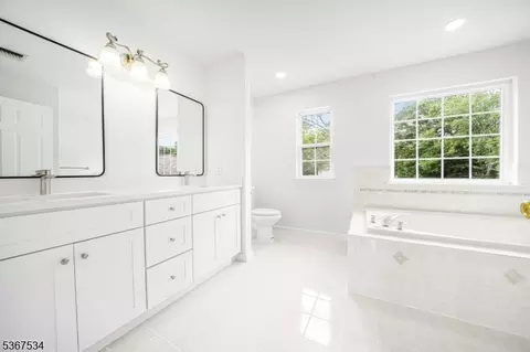 2 Eileen Ct, Parsippany, NJ 07054 photo 18