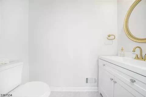 2 Eileen Ct, Parsippany, NJ 07054 photo 14