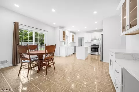 2 Eileen Ct, Parsippany, NJ 07054 photo 9