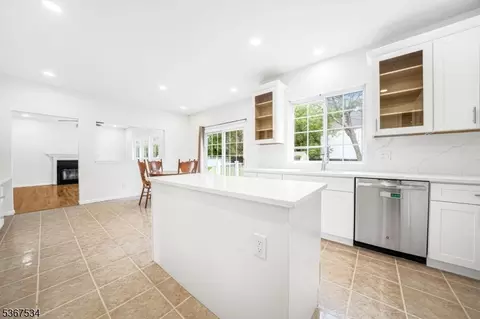 2 Eileen Ct, Parsippany, NJ 07054 photo 8