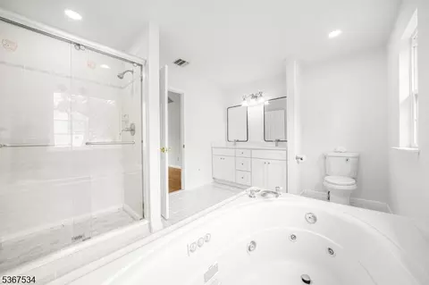 2 Eileen Ct, Parsippany, NJ 07054 photo 19
