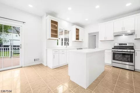 2 Eileen Ct, Parsippany, NJ 07054 photo 6