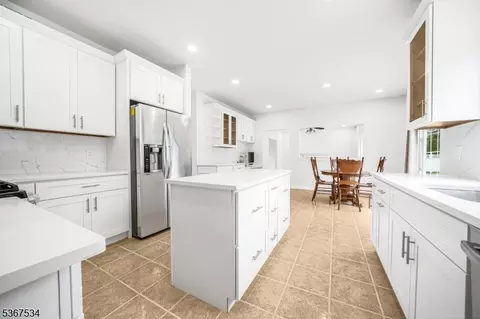2 Eileen Ct, Parsippany, NJ 07054 photo 7