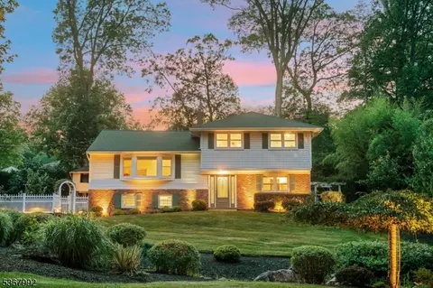 6 Holiday Dr, Morris Plains, NJ 07950
