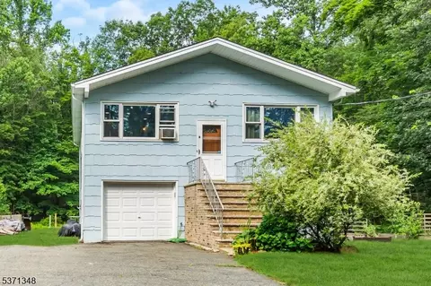 414 Maxim Dr, Andover, NJ 07821