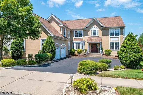 9 Supra Ct, Princeton, NJ 08540