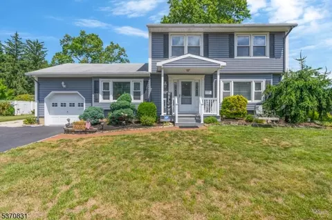32 Dogwood Dr, Middlesex, NJ 08846