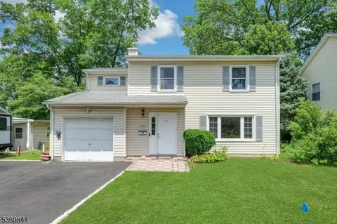 208 Hiawatha Blvd, Lake Hiawatha, NJ 07034