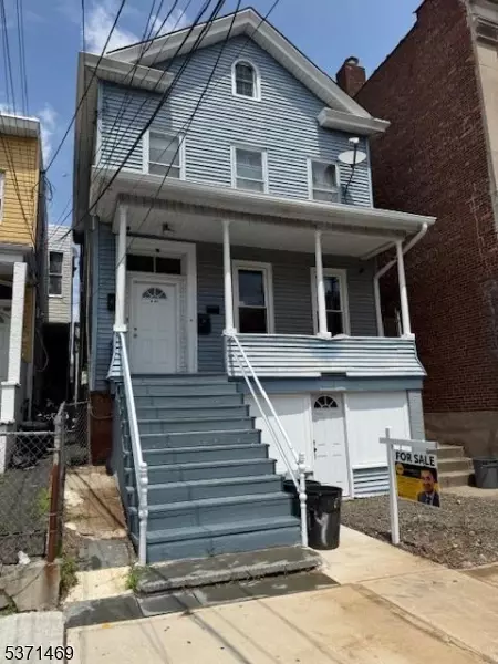 112 Washington Pl, Passaic, NJ 07055