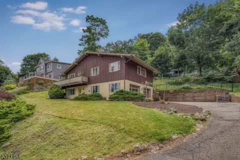 43 Maple Pkwy, Sparta, NJ 07871