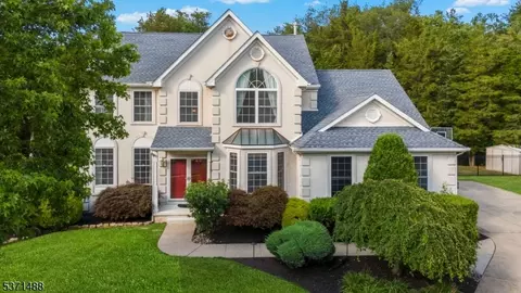 38 Margaret Dr, Somerset, NJ 08873