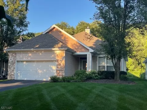 51 Tannery Hill Dr, Hamburg, NJ 07419