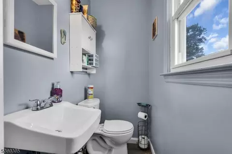 557 Howard Ave, Middlesex, NJ 08846 photo 12