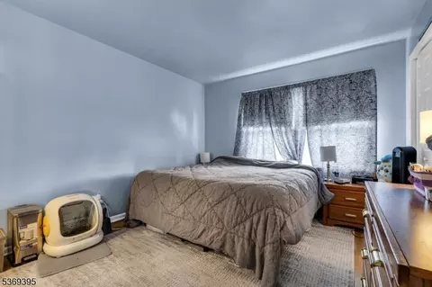 557 Howard Ave, Middlesex, NJ 08846 photo 9