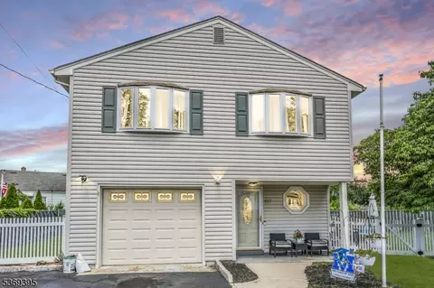 557 Howard Ave, Middlesex, NJ 08846 photo 2