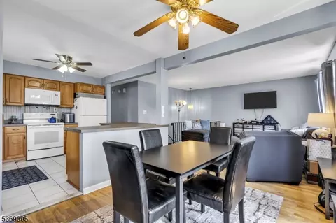 557 Howard Ave, Middlesex, NJ 08846 photo 3