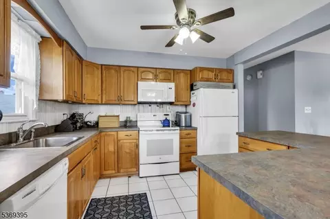 557 Howard Ave, Middlesex, NJ 08846 photo 5