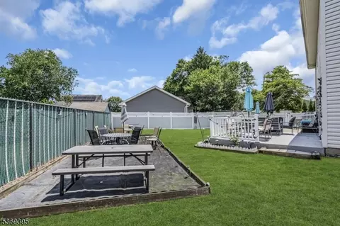 557 Howard Ave, Middlesex, NJ 08846 photo 11