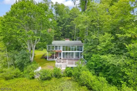 32 W Lakeside Ln, Newton, NJ 07860