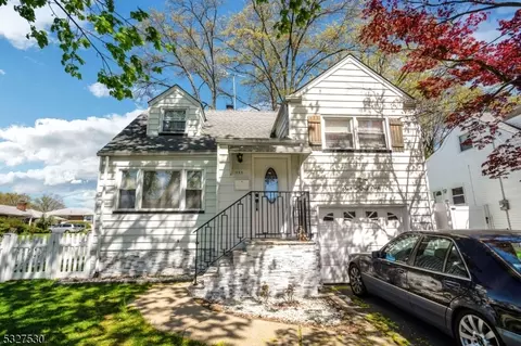 131 Iozia Ter, Elmwood Park, NJ 07407