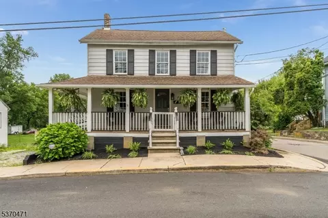 51 Cornish St, Washington, NJ 07882