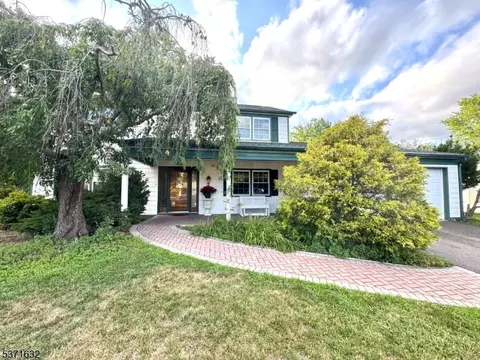 14 Landry Rd, Somerset, NJ 08873