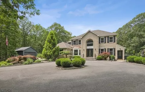 14 Indian Run Rd, Long Valley, NJ 07853