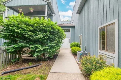 15 Drake Ln, Ledgewood, NJ 07852
