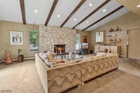 46 Hemlock Ter, Springfield, NJ 07081