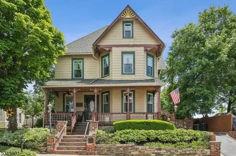7 High St, Stanhope, NJ 07874