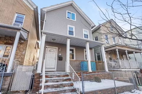 330 Franklin St, Elizabeth City, NJ 07206