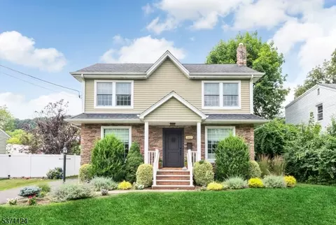 562 Barnett Pl, Ridgewood, NJ 07450